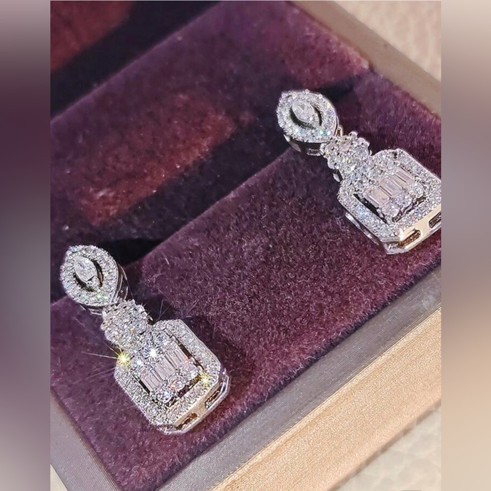 🩷 NEW LUXURY GORGEOUS DAINTY EARRINGS🩷